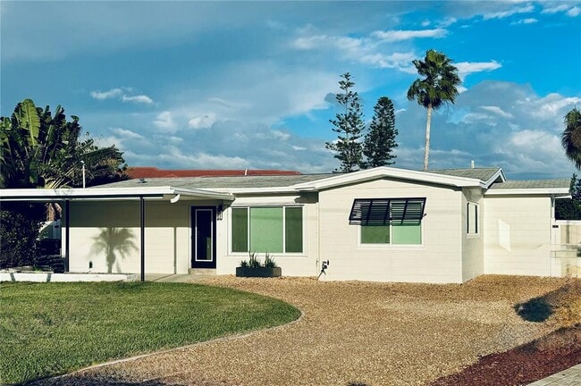 Primary Photo - 745 Sunset Cove