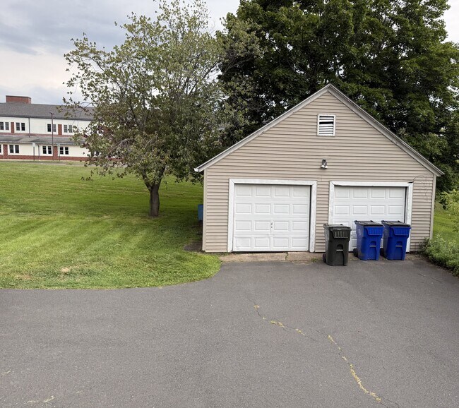 Building Photo - 19 Center St