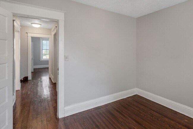 Building Photo - 4205 Pacific. Available June 2026.  3 bedroom, 2 bath, 2.5 car garage.  Does not qualify for gove...