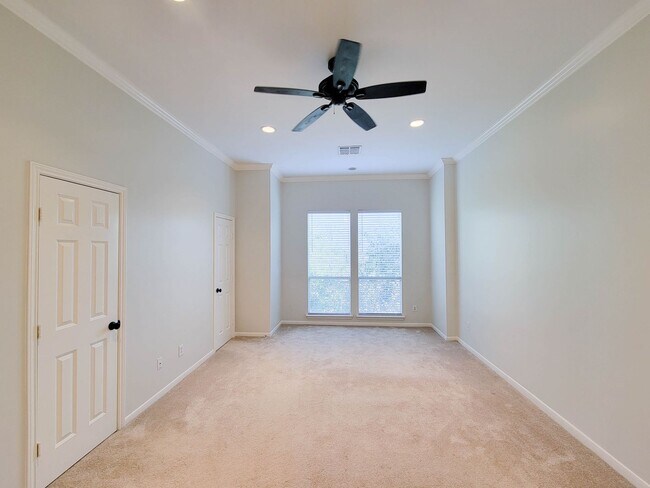 Building Photo - Beautiful Home with a Smart, Functional Fl...