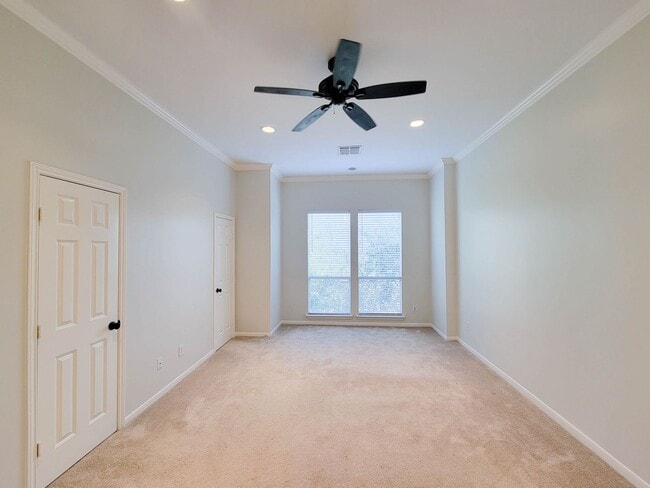 Building Photo - Beautiful Home with a Smart, Functional Floor Plan!