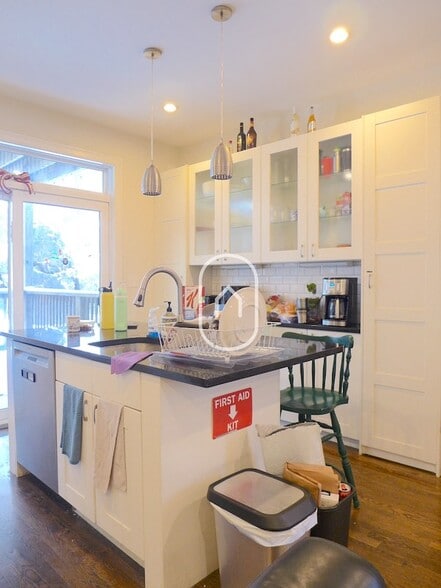 Building Photo - 130 Marcella St