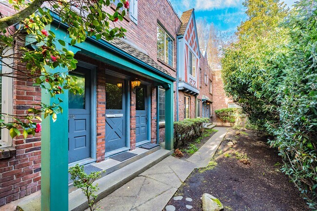 Building Photo - Lansdowne Manor Apartments