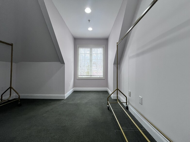 Building Photo - 2614 Boston Post Rd