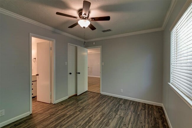 Building Photo - 800 Osage Dr
