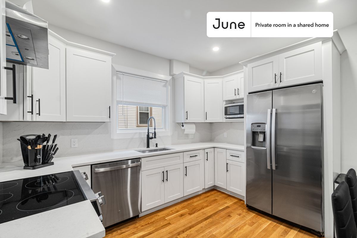 Building Photo - Room in Shared 5 bed/2 bath home in Roxbury