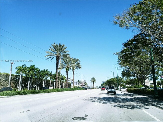 Building Photo - 20400 W Country Club Dr