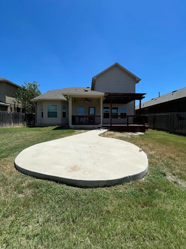 Building Photo - 22427 Carriage Bush