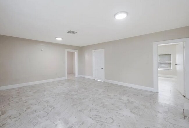 Building Photo - 235 35th St S
