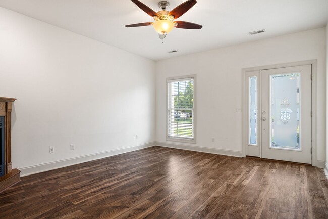 Building Photo - Gorgeous 3 Bedroom, 2.5 Bath End-Unit Town...