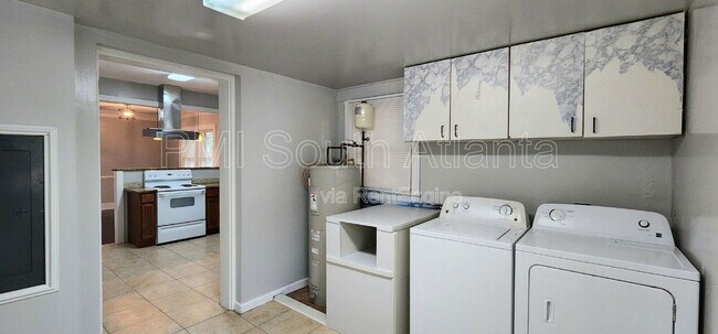 Building Photo - 3411 N Fulton Ave