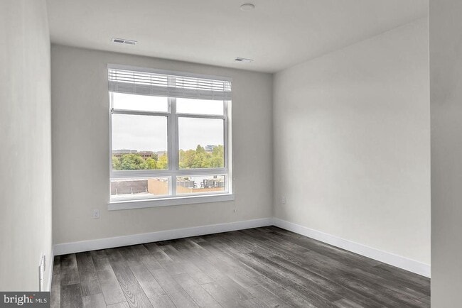 Building Photo - 1761 Old Meadow Rd