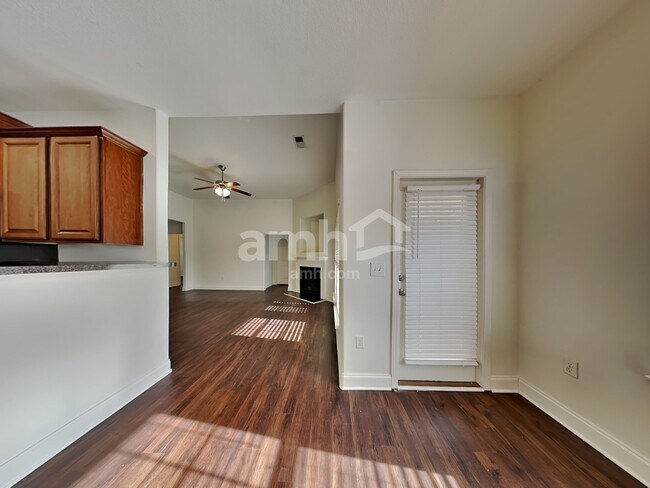 Building Photo - 439 W Rustling Leaves Ln