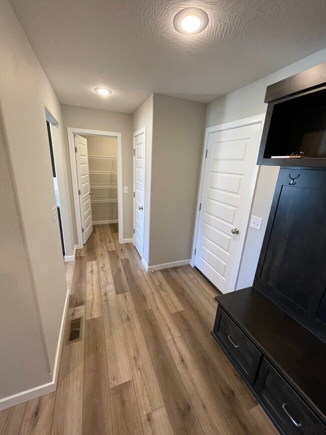 Building Photo - 712 Glenwood Ave