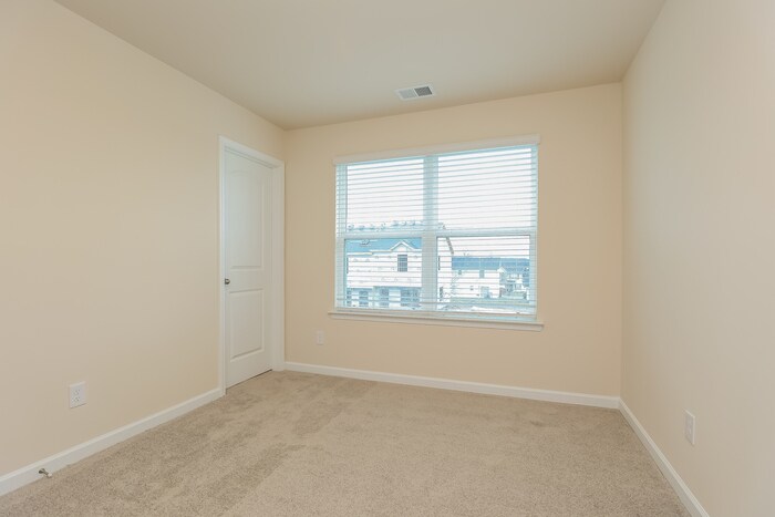 Building Photo - 8073 Logan Dr