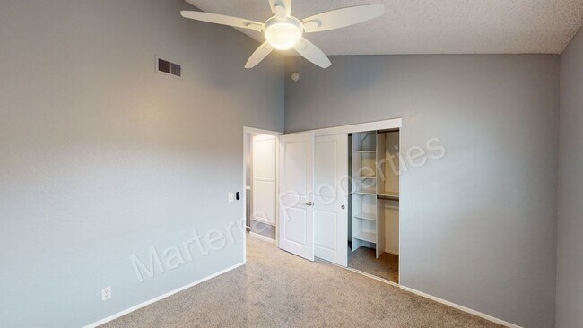 Building Photo - Beautiful 2 Bed/2.5 Bath Townhome