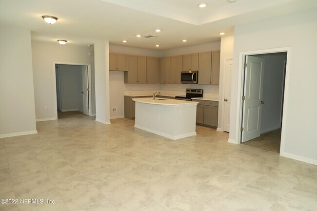 Building Photo - 220 Modesto Dr