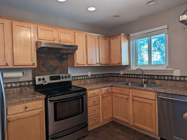 Building Photo - Great ranch home in the heart of Longmont!