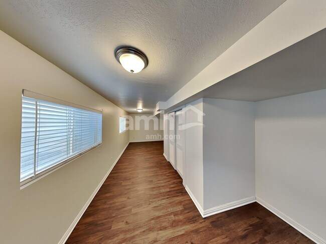 Building Photo - 5956 S Stone Flower Way