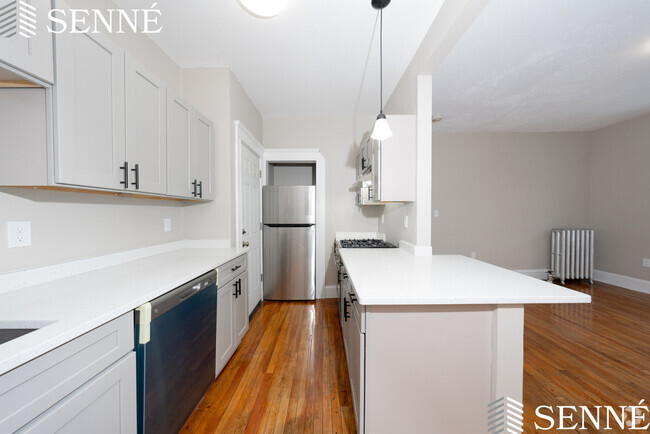Building Photo - 7 Sherborn Ct