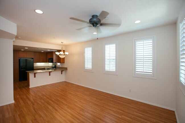 Building Photo - 720 S San Fernando Blvd