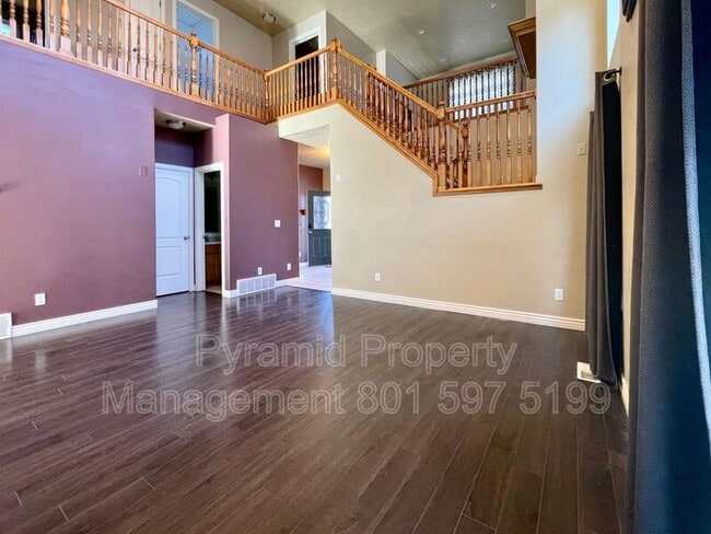 Building Photo - 2896 E Lookout Dr