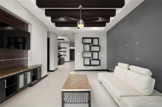 Building Photo - 305 N Mockingbird Ave