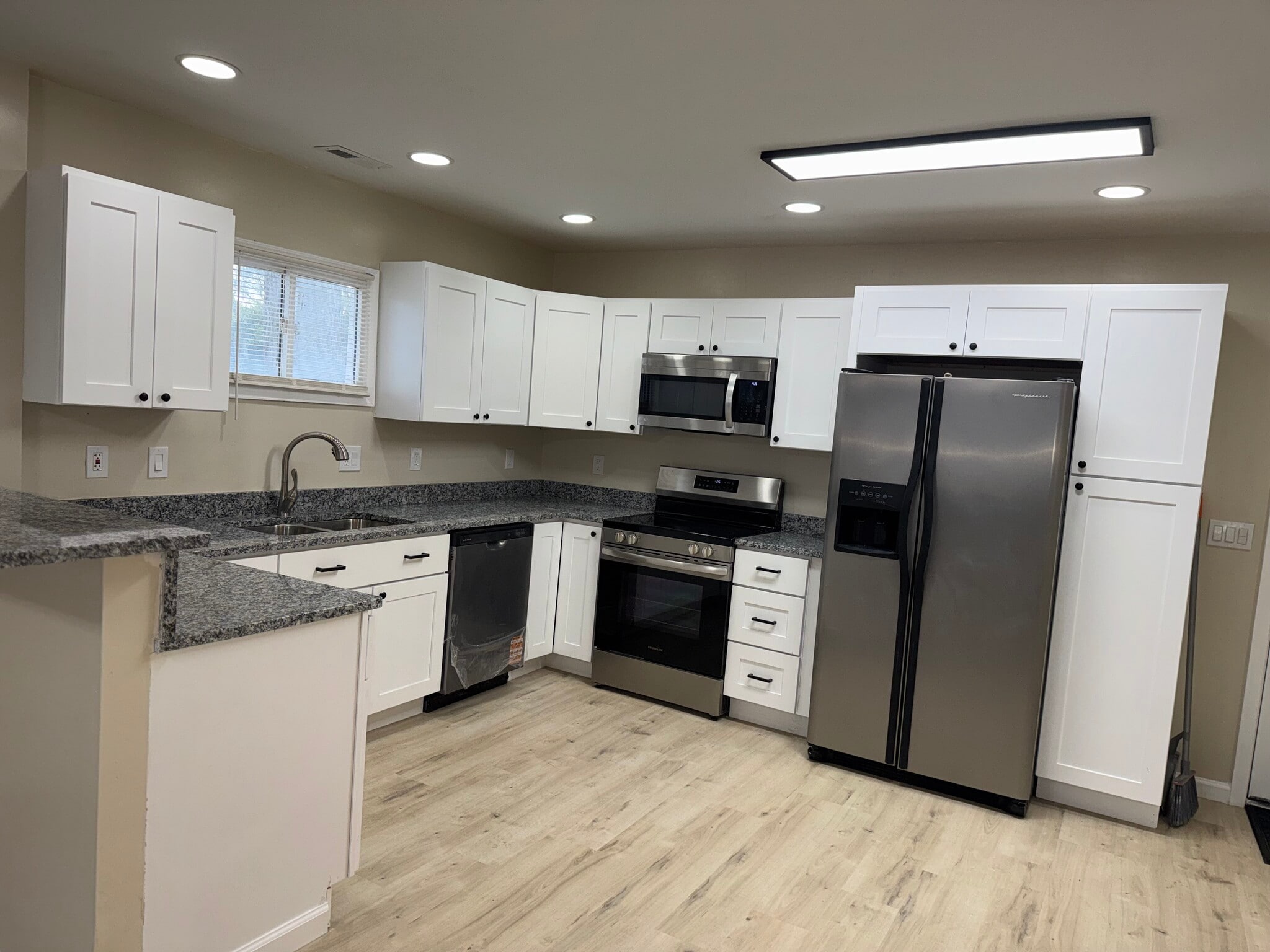 Building Photo - 901 Haledon Rd