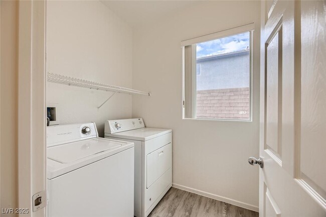 Building Photo - 4045 Oliver Sagebrush Dr