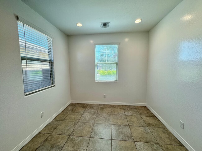 Building Photo - 9006 W Rancho Dr