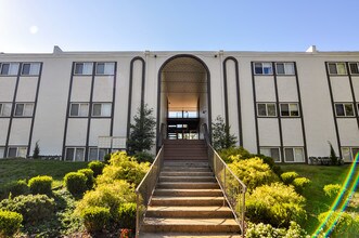 Building Photo - Warwick Gardens | Renovated with Serene Courtyard