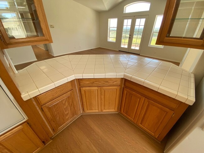 Building Photo - Panoramic Views - 46 West - Hilltop Property