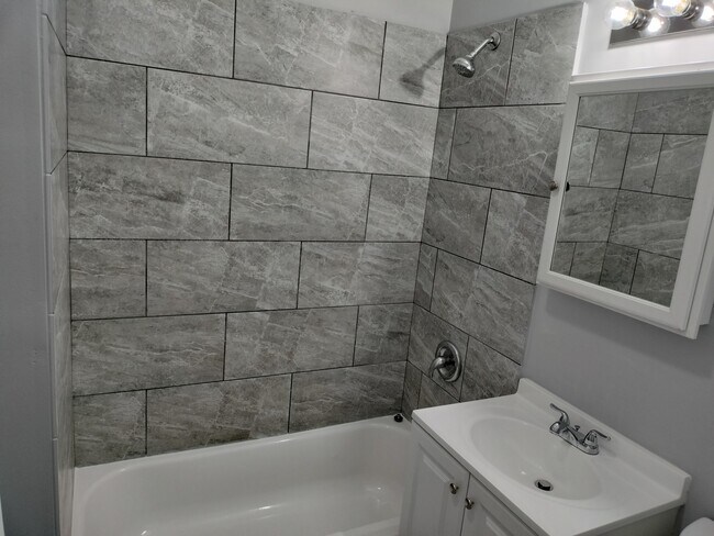 Building Photo - 1413 W 66th St
