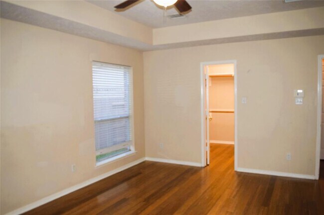 Building Photo - 8511 Cross Country Dr