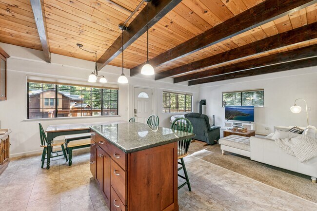 Building Photo - 1517 Plumas Cir