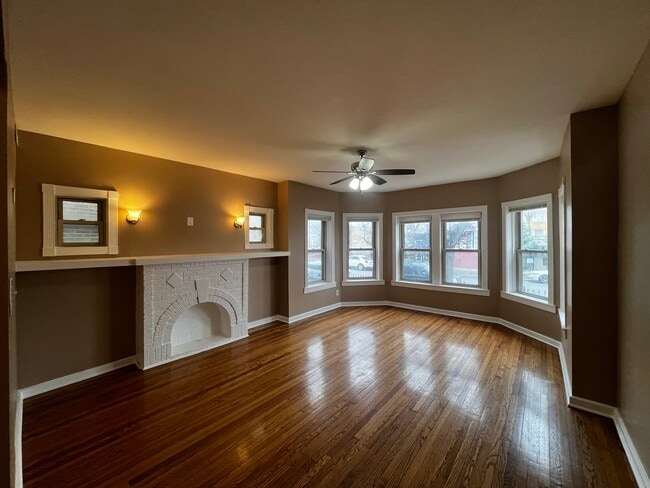 Building Photo - 735 N Hamlin Ave