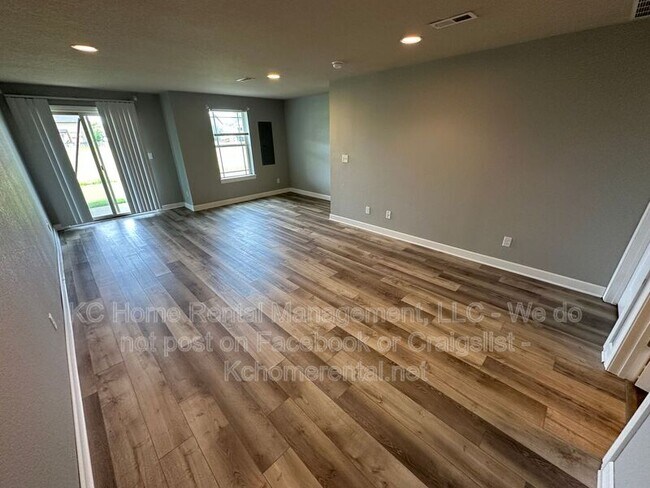 Building Photo - 10540 Kane Dr