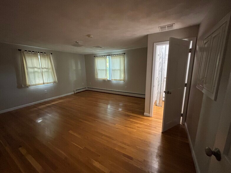 Building Photo - 5 Nichold St