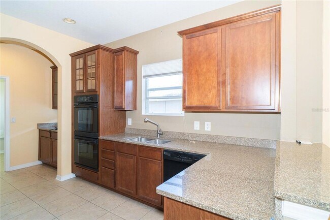 Building Photo - 561 Winthrop Dr