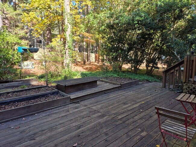 backyard deck - 4422 Beechnut Ln