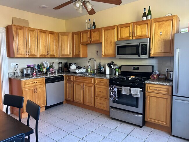 Kitchen - 828 Parker St