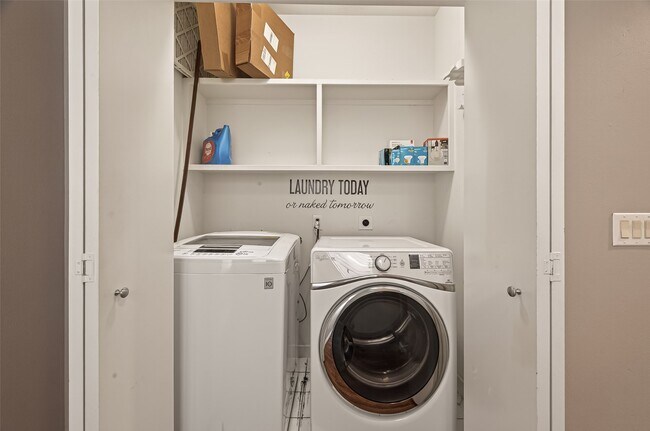 Building Photo - 1112 Columbus St