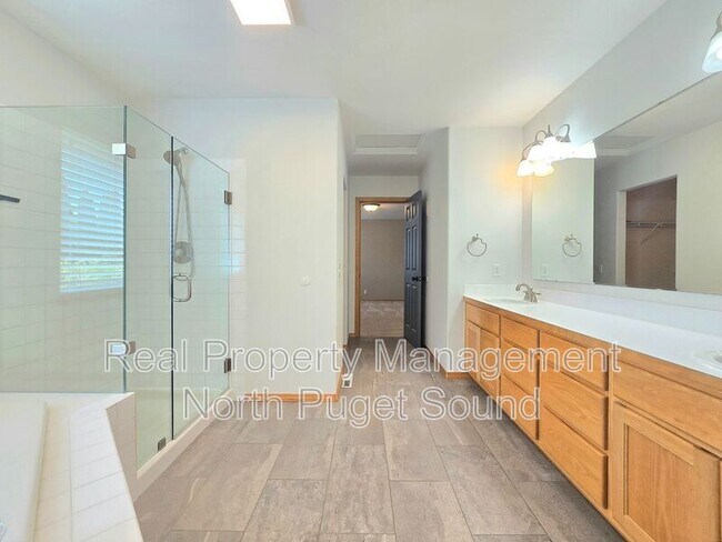 Building Photo - 7627 80th Ave NE