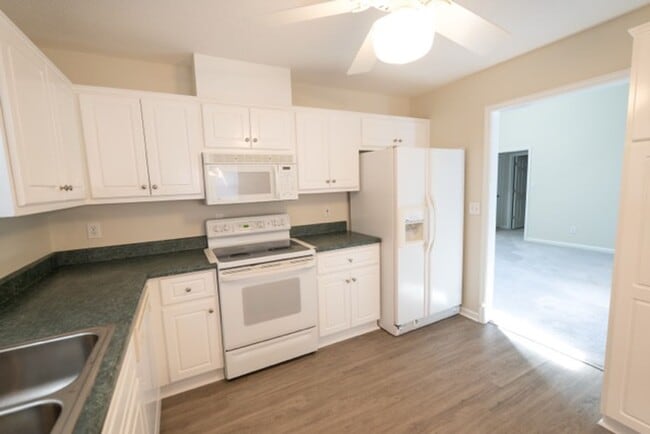 Building Photo - 3 Bedroom 2 Bath Ranch in Evans