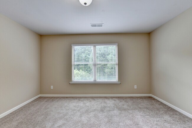 Building Photo - 707 Sand Ln SE