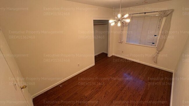 Building Photo - 3 bedroom 2 bathroom home with pool and near shopping centers.