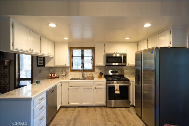 Building Photo - 31644 Christmas Tree Ln