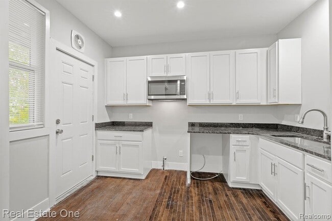 Building Photo - 2282 Belvidere St