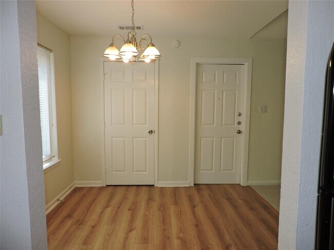 Building Photo - 1625 Chippeway Ln