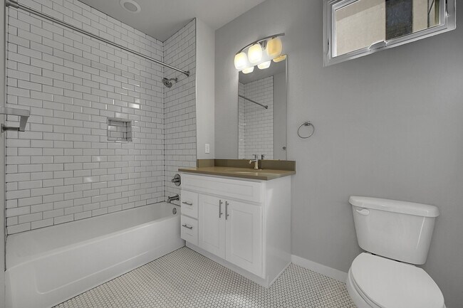 Building Photo - 1208 E Asbury Ave
